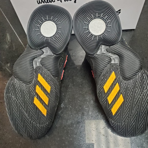 Athletic_Shoes